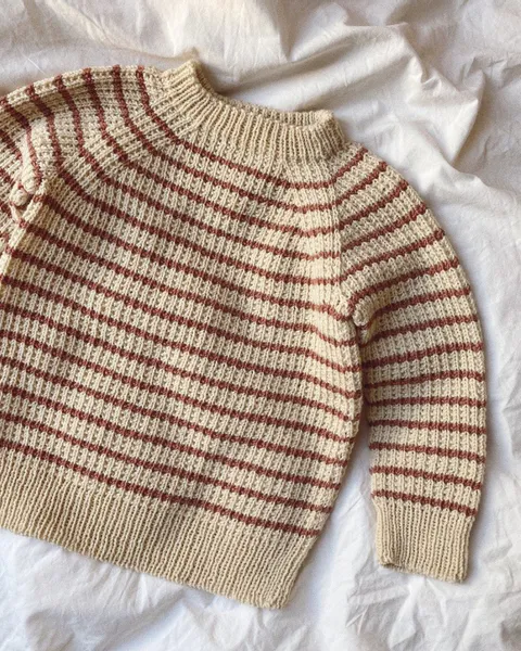 Hovedbilde Friday Sweater Mini PetiteKnit oppskrift*