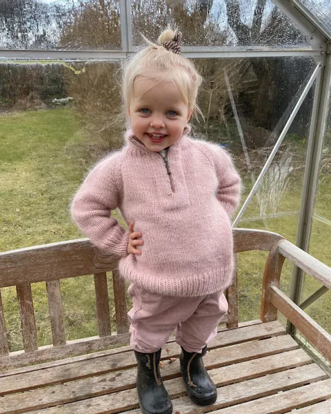 Hovedbilde Zipper Sweater Junior PetiteKnit mønster