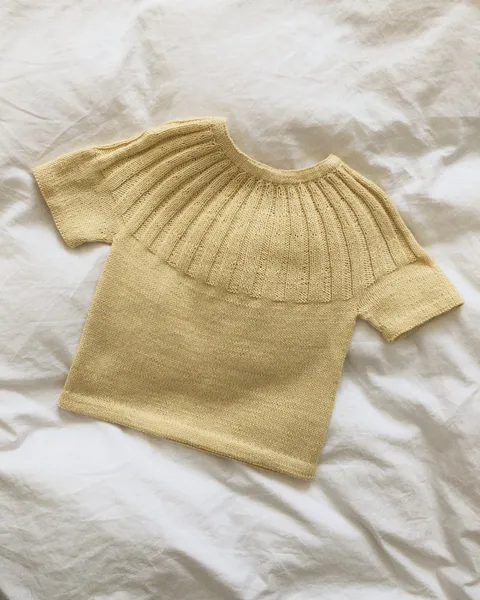 Hovedbilde Sunday Tee Junior PetiteKnit oppskrift