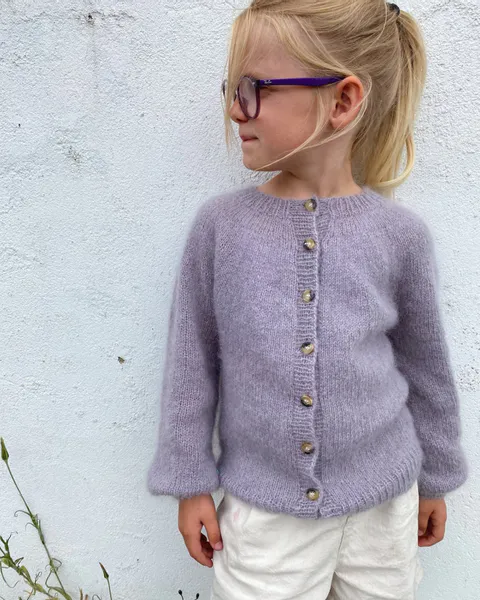 Hovedbilde Novice Cardigan Junior - Mohair Edition PetiteKnit mønster