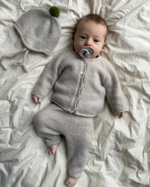 Hovedbilde Cleo Baby Set fra PetiteKnit oppskrift
