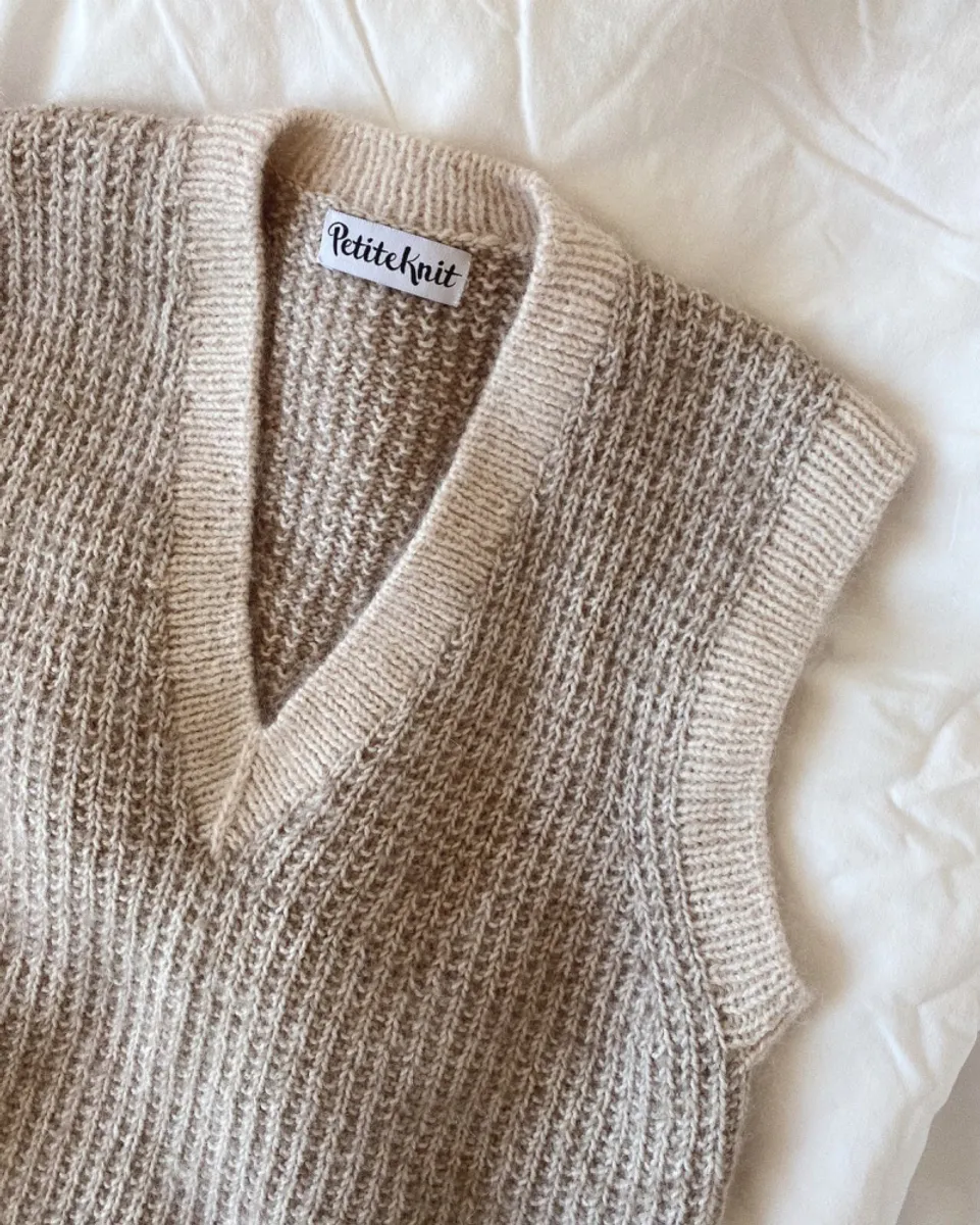 Friday Slipover V-hals PetiteKnit mønster