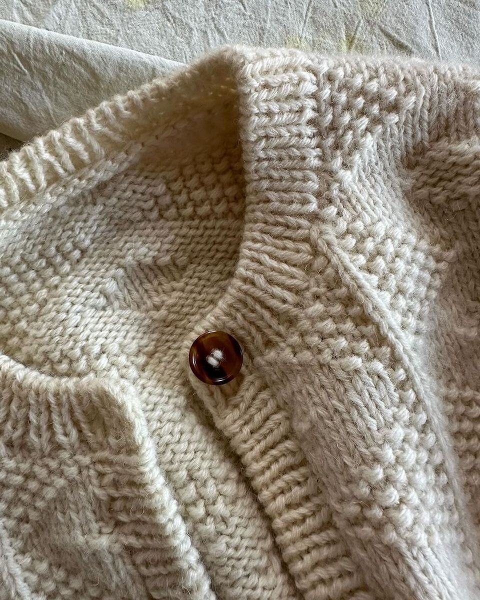 Esther Jacket til dame fra PetiteKnit oppskrift