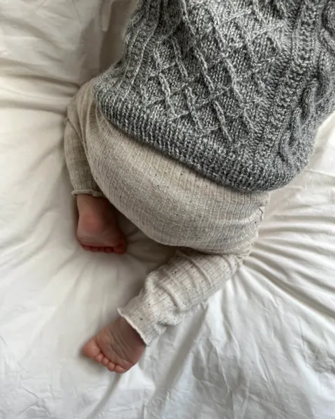 Hovedbilde Moby Slipover Baby PetiteKnit oppskrift