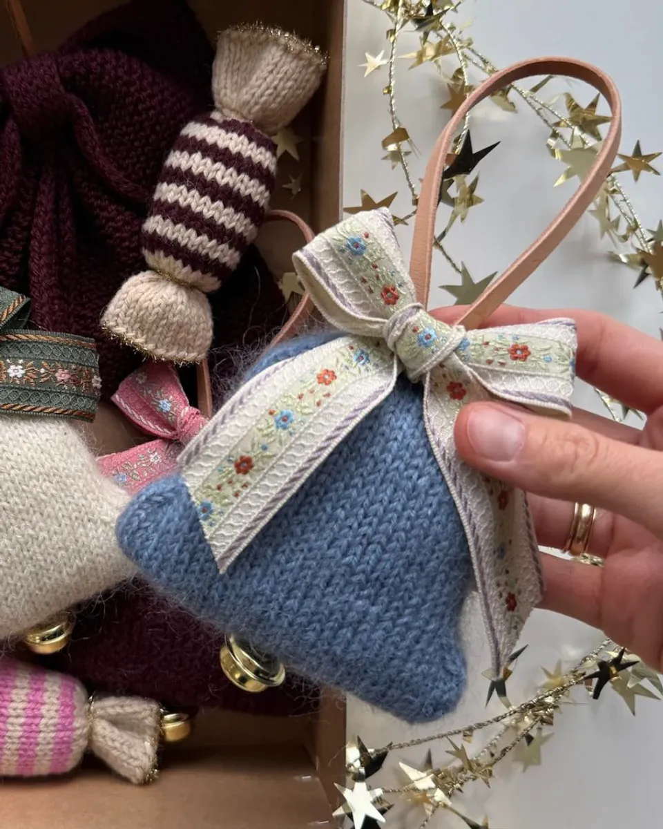 Gratis oppskrift Christmas Bell fra PetiteKnit