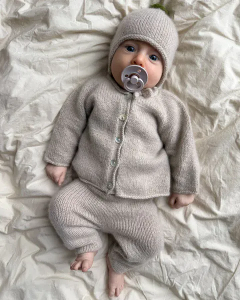 Hovedbilde Cleo Baby Set fra PetiteKnit oppskrift