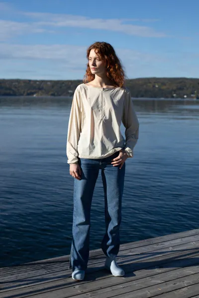 Hovedbilde Vindtrøya Sand  - Beige unisex modell