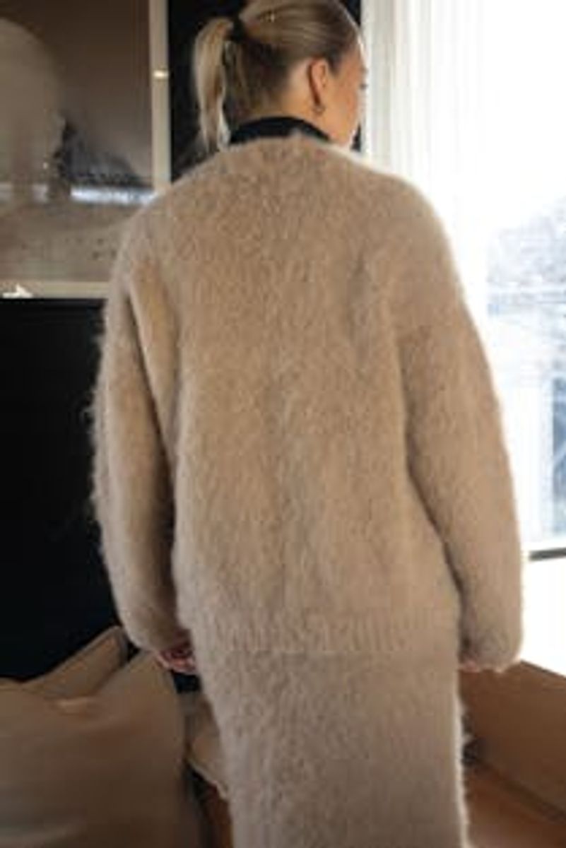 Gratis oppskrift - Brush Cardigan i Fnugg in Florence fra HOY