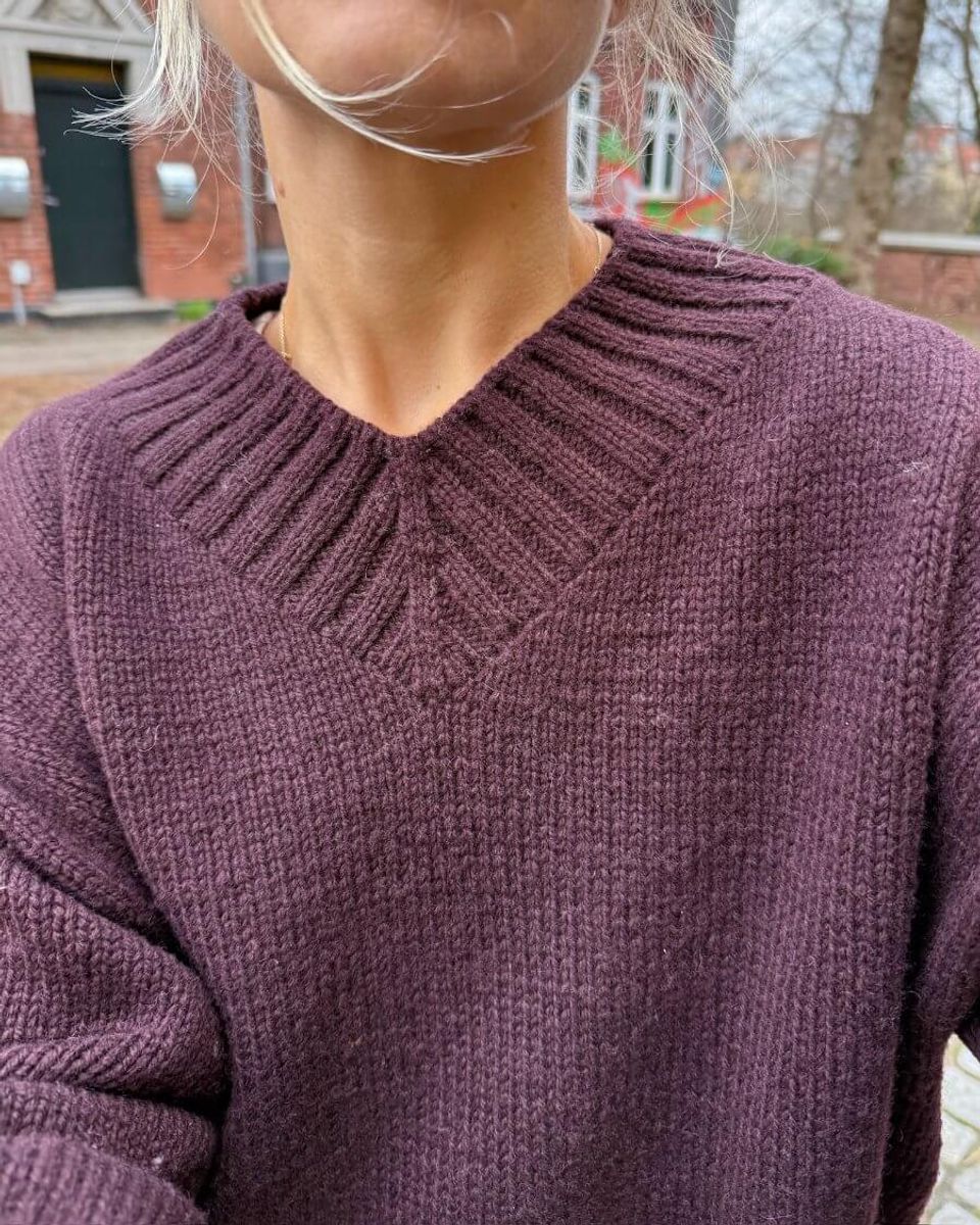 Hannah Sweater V-neck dame fra PetiteKnit oppskrift