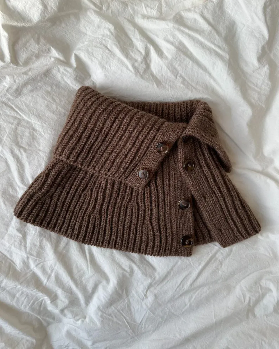 November Neck fra PetiteKnit oppskrift